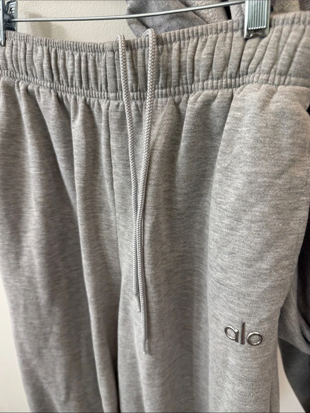 ALO Yoga Crewneck Sweatshirt and Lounge Pants in Light Gray